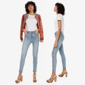 DESIGUAL light wash side embroidered cigarette jeans 28